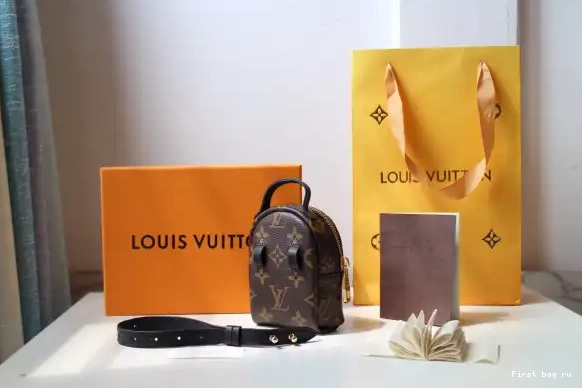 First bag ru WRIST BAG LOUIS VUITTON 0430